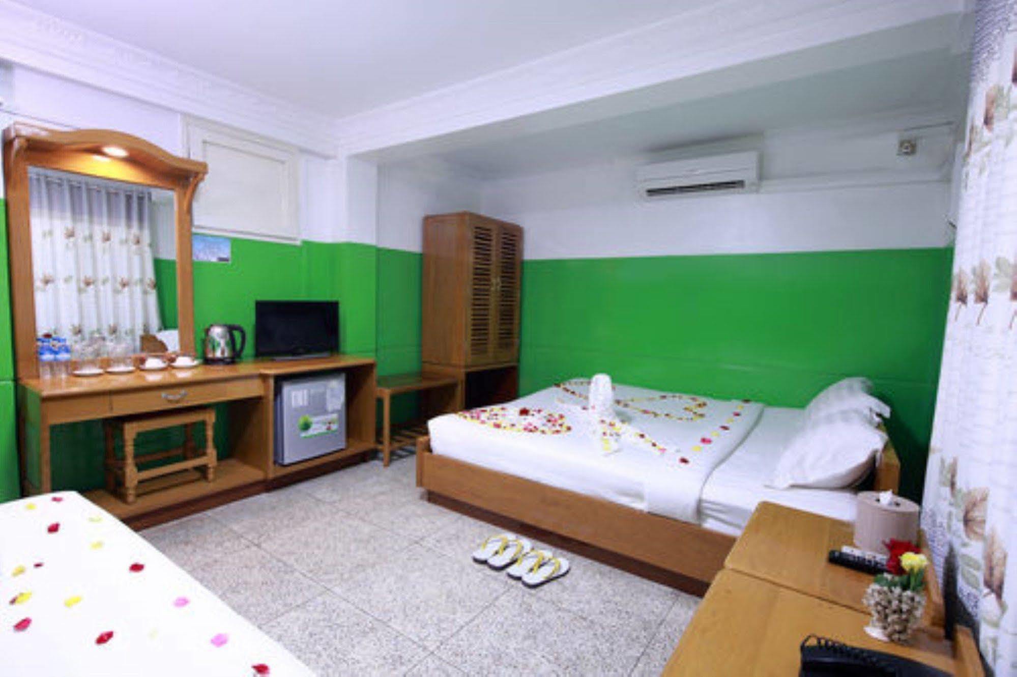 מנדלאי Hotel Venus מראה חיצוני תמונה